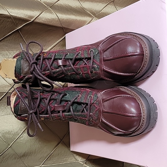 NWT- Louise et Cie ‘Sarni’ Leather Duck Boots - Picture 3 of 10